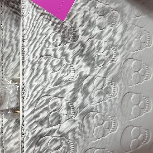 BETSEY JOHNSON SKULL SATCHEL - Picture 12 of 12